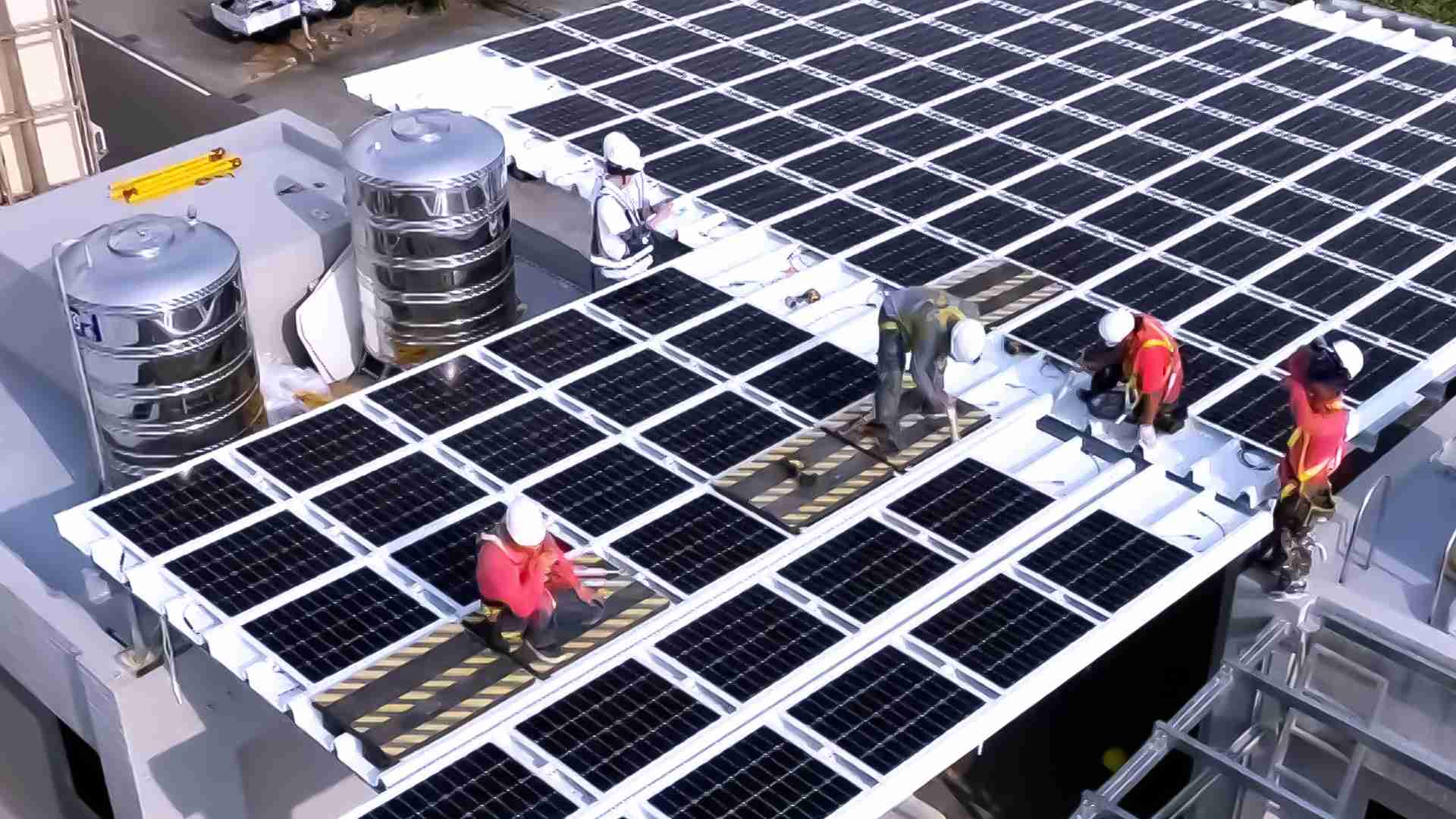 糖果派对着力于替代能源之技术研发，，如光电浪板的相关制程、、、、设备与产品，，其中所开发之光电整合型浪板，，减少传统金属支架安装，，，，更提升耐候度，，，可广泛运用于多元场域，，并辅助建筑达到净零碳排目标