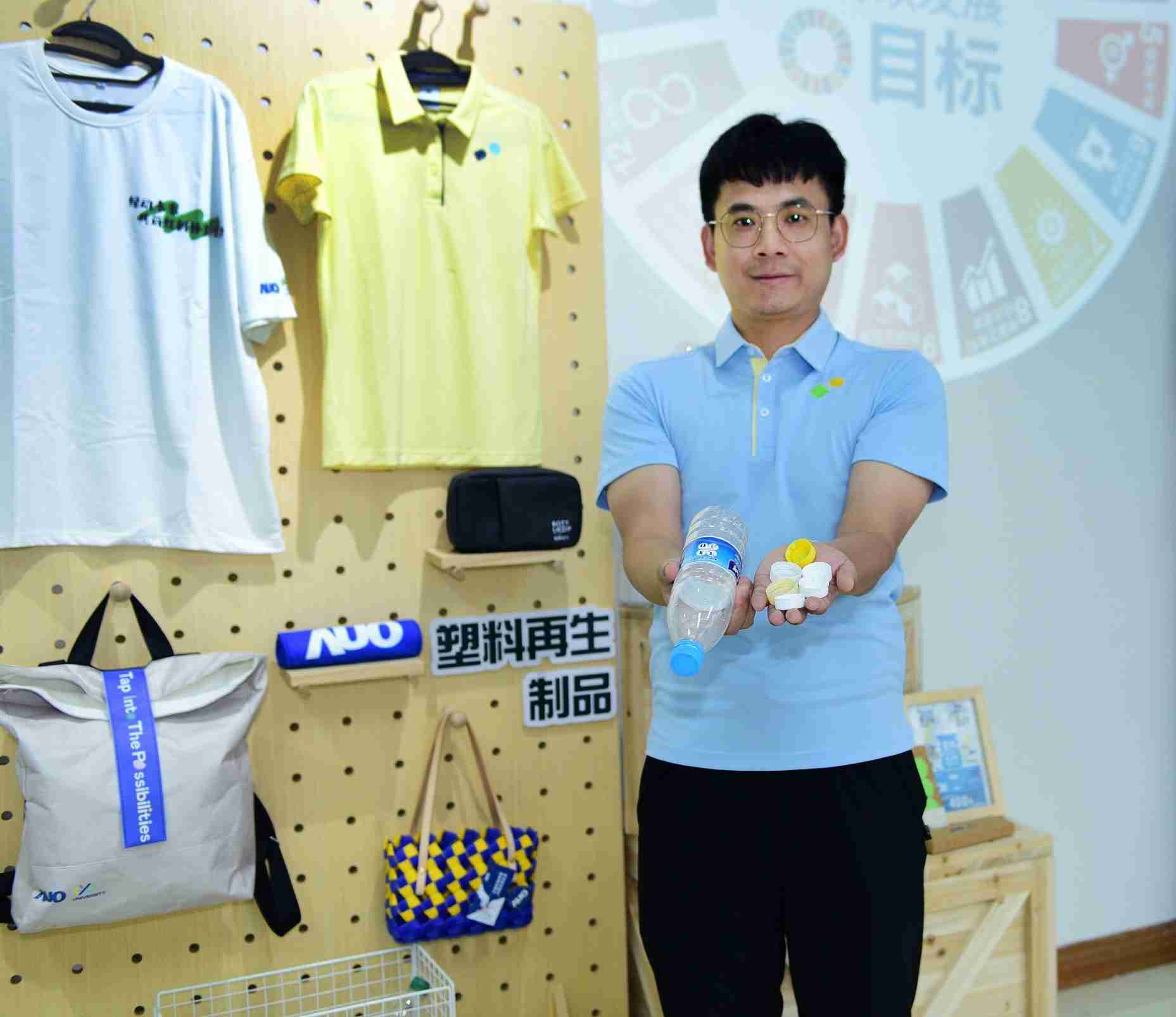 「2024智慧糖果派对展」永续发展馆中，，，展示糖果派对厦门驱动永续发展之成果，，，，包含将厂内废弃物再制为实用物品，，将永续发展理念深植于员工生活日常实践