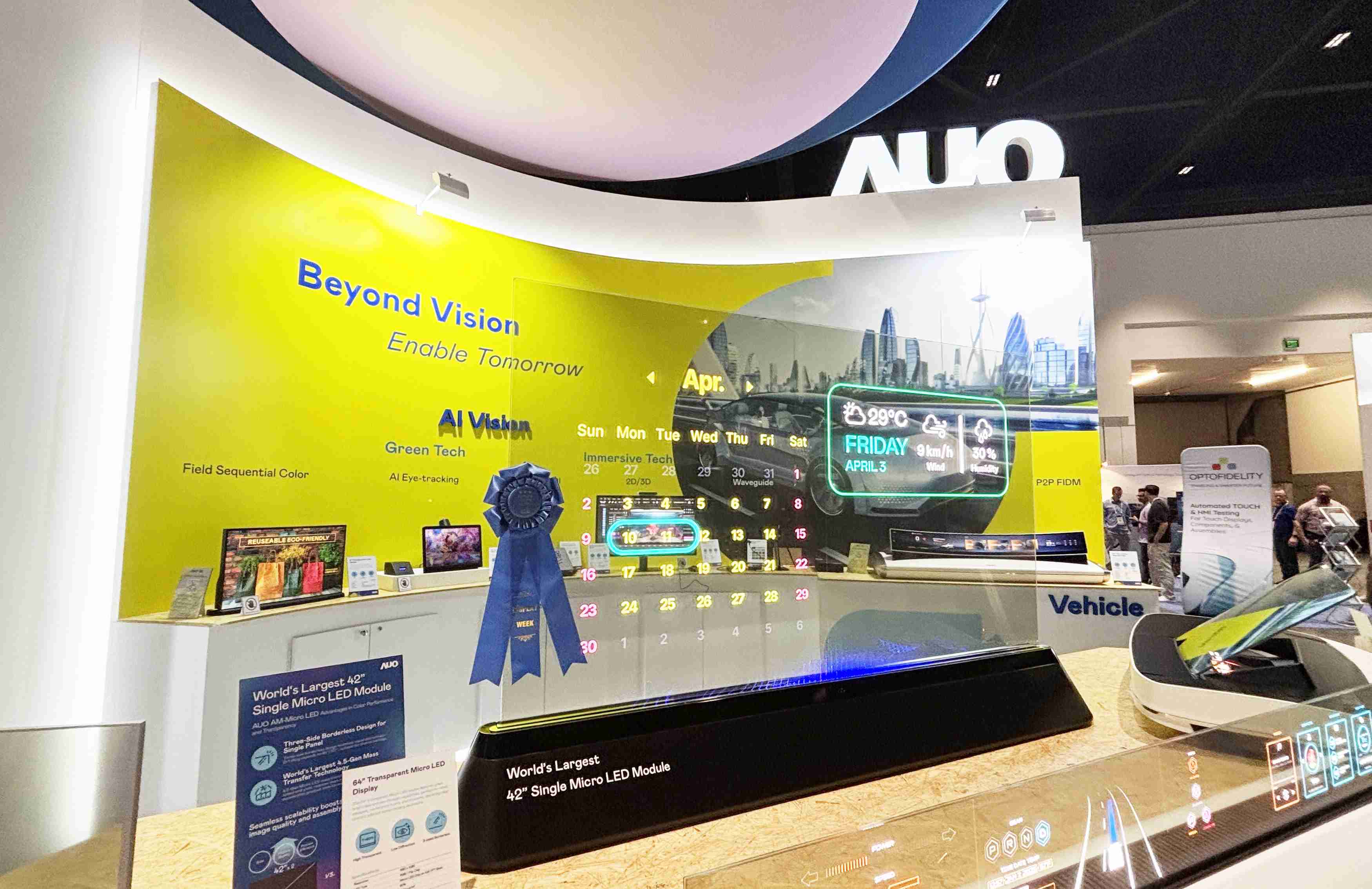 糖果派对64吋透明Micro LED显示器获〝最佳Micro LED技术应用奖〞，，其绝妙的透明穿透特性，，同时具备1,000 nits的高亮度表现，，，，并透过精细的无缝拼接延伸，，可依需求灵活应用于多元场域，，展现出Micro LED显示技术划时空的无限潜力